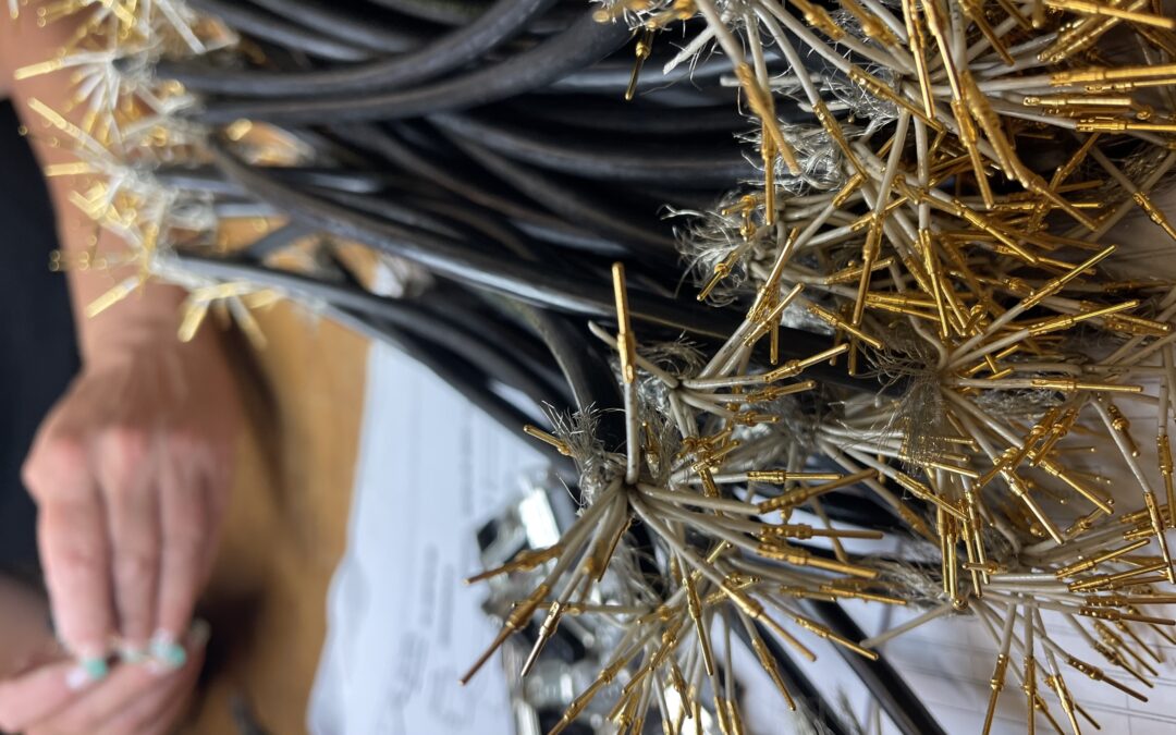 Cablaggi con connettori torniti a crimpare: soluzioni Teknotel per militare, ferroviario e applicazioni critiche